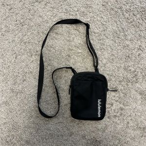 Lululemon easy access crossbody bag